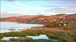 Dora Gola Hezarê bi rengên payîzê xemilî