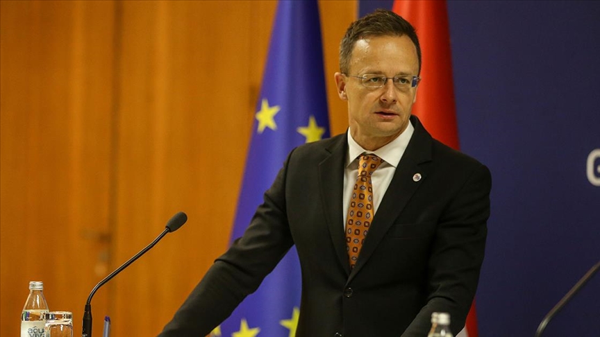 Сијарто во Белград: Унгарија нема да ја остави Србија без извори на енергија