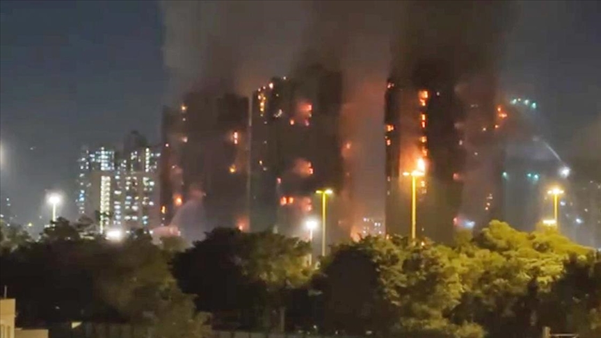 Во пожар во станбен комплекс во Хонгконг загинаа најмалку четири лица, тројца се повредени