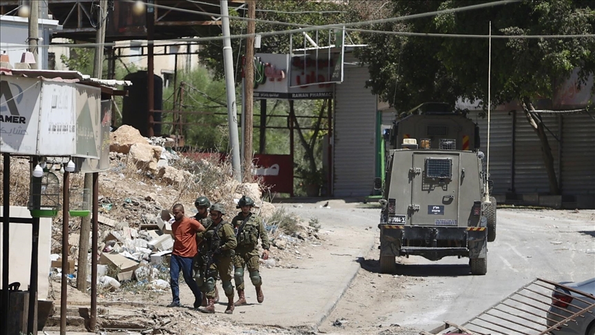 طوباس.. الجيش الإسرائيلي يعتقل ويصيب 42 فلسطينيا ويخلي منازل
