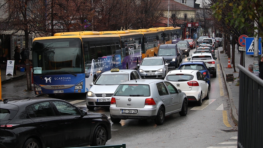 kosove-protesta-e-punetoreve-te-transportit-publik-bllokon-disa-rruge-te-prishtines