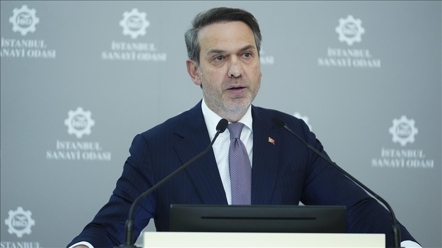 Bakan Bayraktar, Türkiye'de kurulu güneş ve rüzgar gücünün 30 milyar dolar yatırıma karşılık geldiğini söyledi