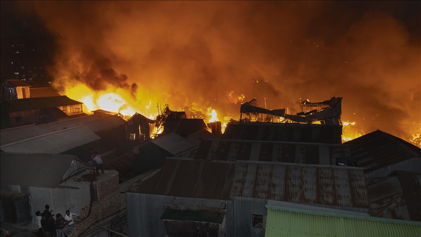 Veliki požar uništio 1.500 stambenih jedinica u siromašnom naselju Korail u Dhaki