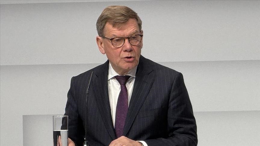 Aktivisti shpalos flamurin palestinez në parlamentin gjerman gjatë debatit për politikën e jashtme