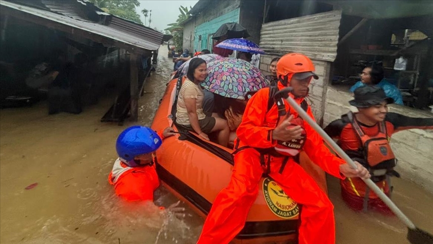 Korban banjir dan longsor di Sumut bertambah jadi 19 orang, akses jalan masih terputus