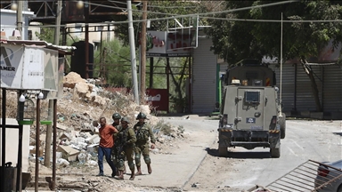 طوباس.. الجيش الإسرائيلي يعتقل ويصيب 42 فلسطينيا ويخلي منازل