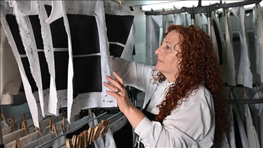 Atık kağıtlar "Medeniyet Hamuru" ile usta ellerde yeniden hayat buluyor