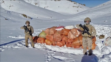 Hakkari'de 378 kilogram, Ağrı'da 773 litre uyuşturucu madde ele geçirildi