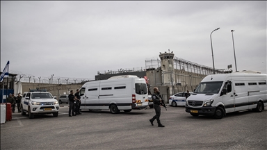تقرير عبري: إسرائيل تجوّع الأسرى الفلسطينيين بسجونها