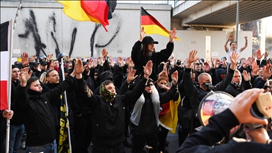 Araştırmaya göre Almanya'da "aşırı sağcı fikirler" gittikçe "ana akım" içinde de benimseniyor
