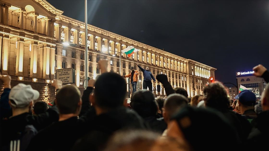 Илјадници граѓани протестираа во Софија против новиот нацрт-буџет на Владата