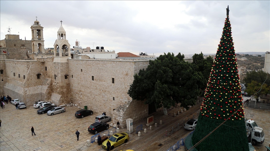 قبل احتفالات الميلاد.. بيت لحم تنفض الغبار عن تحفها الخشبية (تقرير)