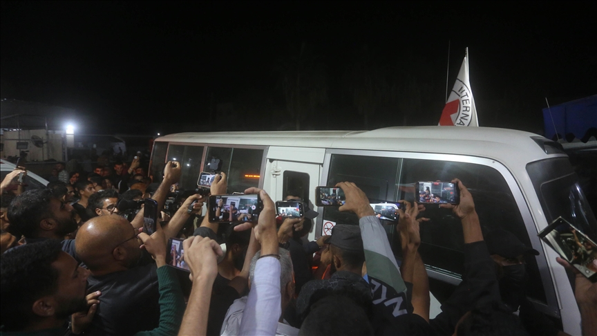 غزة.. الممرضة تسنيم تعود منهكة بعد شهرين من التعذيب بإسرائيل