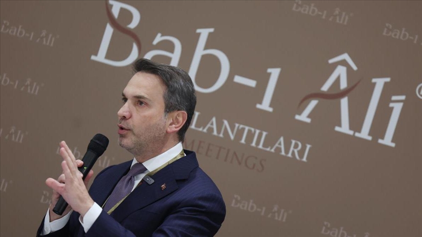Bakan Bayraktar: Türkiye'nin güneş ve rüzgar kurulu gücünü 2035'te 120 bin megavata çıkarmayı hedefliyoruz
