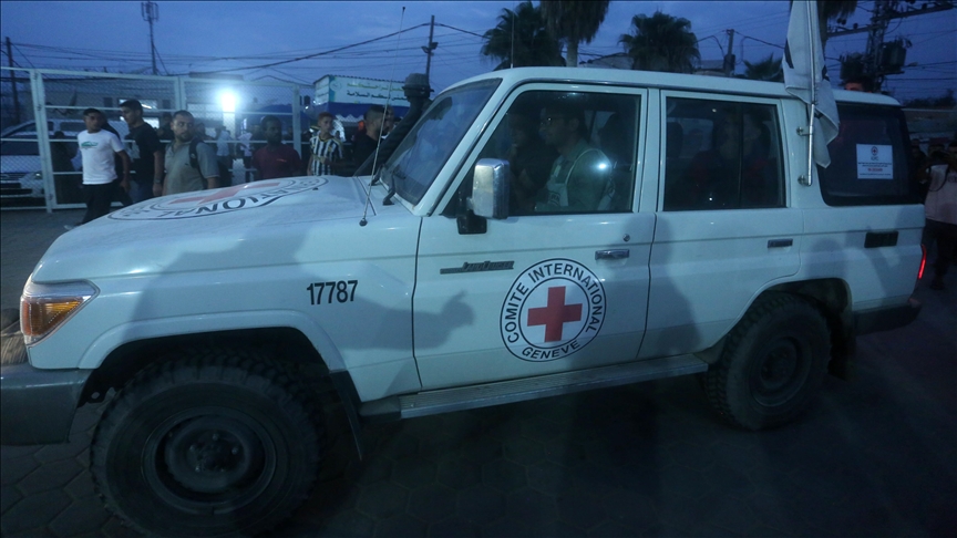 غزة.. إسرائيل تفرج عن 5 أسرى والمستشفى أول محطة بعد الحرية 