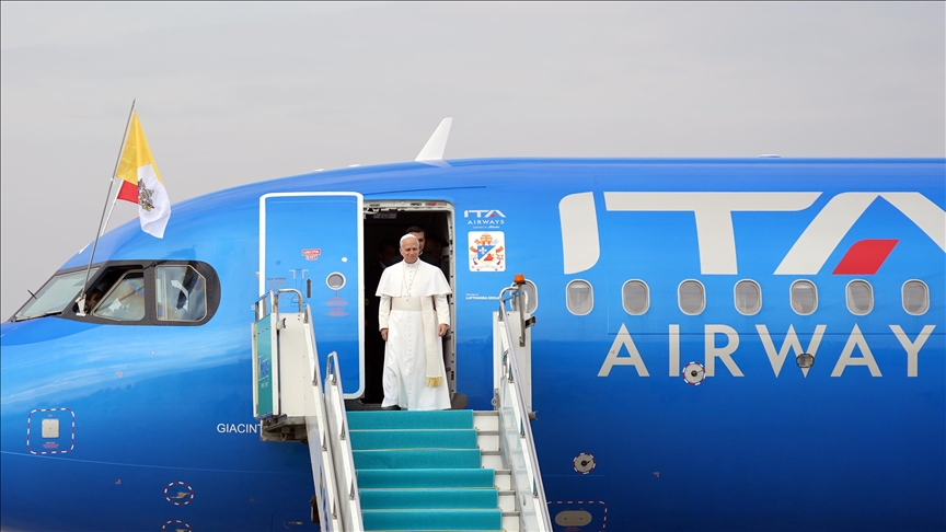 Le pape Léon XIV, en route pour la Türkiye, adresse au monde un message de paix 