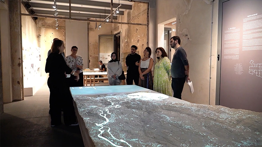 Beyrut Limanı'nın Osmanlı döneminden 2020'deki büyük patlamaya kadarki hikayesi sergide anlatılıyor