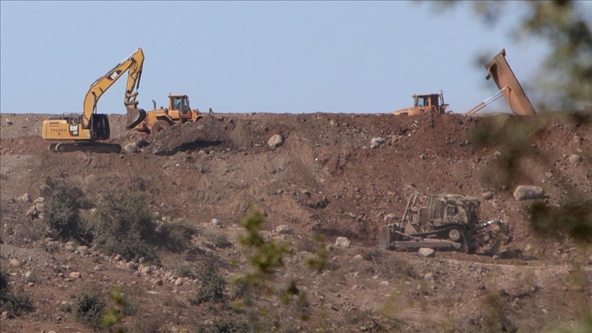 Filistin topraklarını gasbeden İsrailliler, Suriye topraklarında kaçak yerleşim yeri kurma girişiminde bulundu