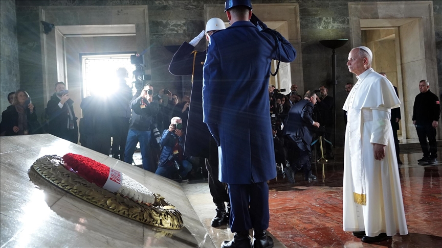 رئيس دولة الفاتيكان البابا ليو الرابع عشر يزور ضريح أتاتورك
