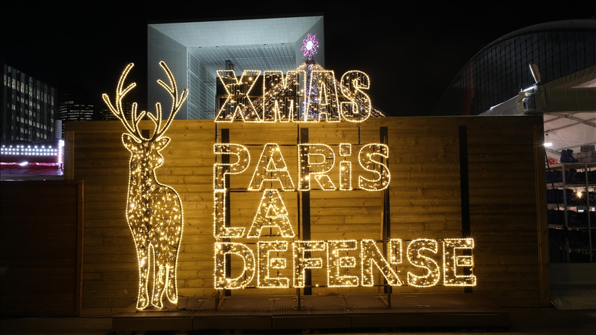 U Parizu otvoren 30. božićni market u poslovnoj četvrti La Defense