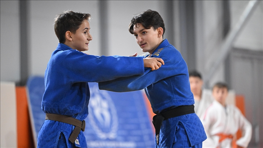 Kuşak güreşinde genç sporcu, dünya şampiyonasında madalya kovalayacak