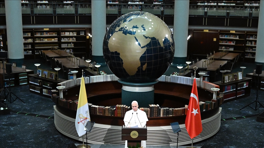 رئيس دولة الفاتيكان: الصراعات الراهنة تمهد لحرب عالمية ثالثة 