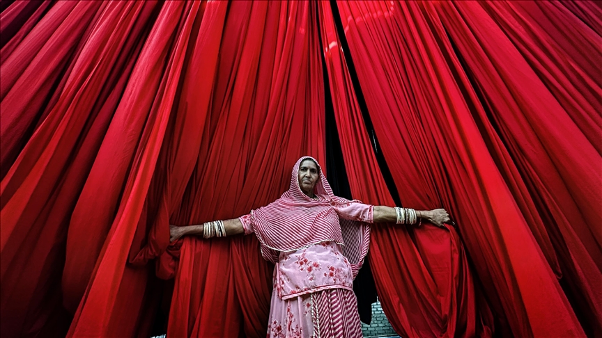 Pëlhurat tradicionale të Indisë vazhdojnë të përgatiten me metoda shekullore