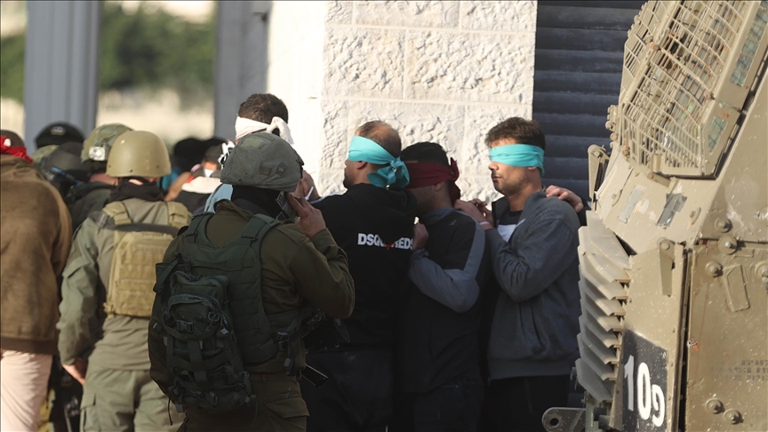 الجيش الإسرائيلي يعتدي بالضرب على فلسطيني جنوبي الضفة