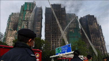Hong Kong: Vihet nën kontroll zjarri masiv në kompleksin e banimit, 65 të vdekur dhe 280 ende të zhdukur