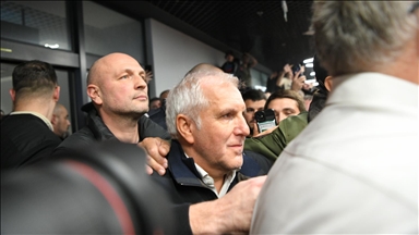 Navijači Partizana dočekali Željka Obradovića na aerodromu u Beogradu, pozvali ga da ostane u klubu