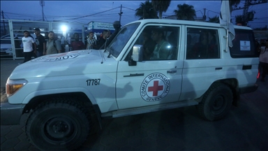 غزة.. إسرائيل تفرج عن 5 أسرى والمستشفى أول محطة بعد الحرية 