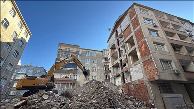 Bahçelievler'de yıkımı yapılan binaya bitişik apartmanın duvarının olmadığı anlaşıldı