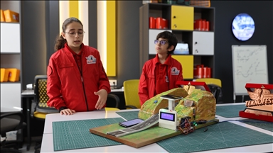 Mardin'de öğrenciler iklim koşullarına göre değişen trafik levhası tasarladı