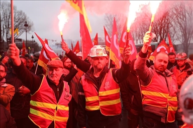 Nationalisation d’ArcelorMittal : les sidérurgistes manifestent à Paris pour appuyer la proposition de LFI
