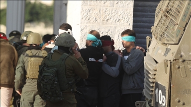 الجيش الإسرائيلي يعتدي بالضرب على فلسطيني جنوبي الضفة