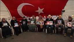 Dayikên Diyarbekirê dixwazin bigihêjin ewladên xwe