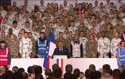 Macron annonce un service national militaire dès 2026