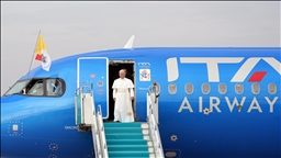 Le pape Léon XIV, en route pour la Türkiye, adresse au monde un message de paix 