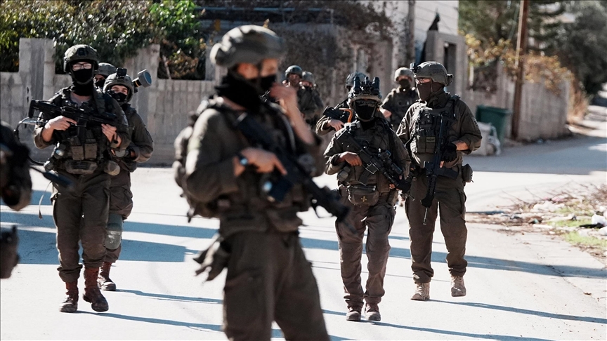 الجيش الإسرائيلي يقتحم مخيم الفارعة شمالي الضفة ويجبر فلسطينيين على النزوح 