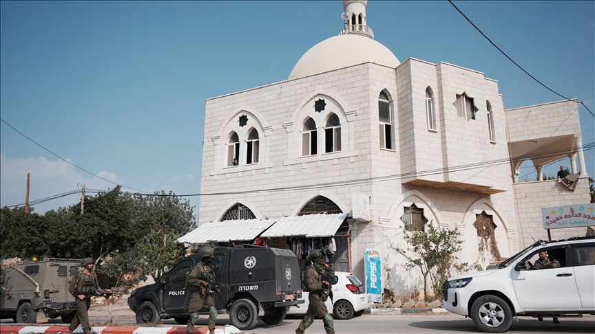 نادي الأسير: الجيش الإسرائيلي يعتقل مئات الفلسطينيين أسبوعيًا بالضفة