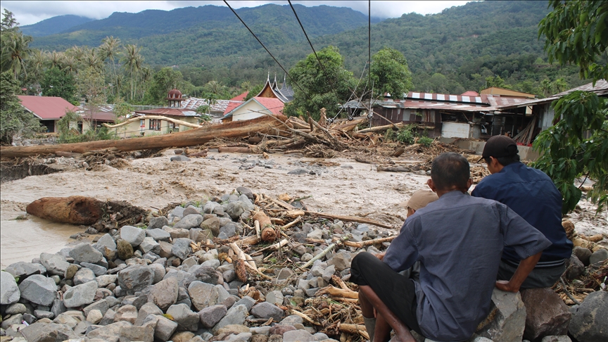 Indonezi  rritet në 174 numri i viktimave nga përmbytjet dhe rrëshqitjet e dheut