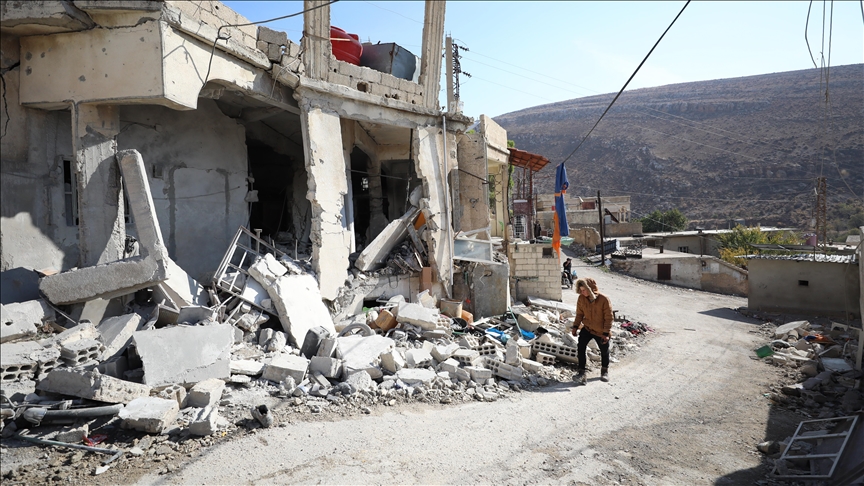 Anadolu filmon situatën e fundit në fshatin ku ushtria izraelite vrau 13 persona në Siri