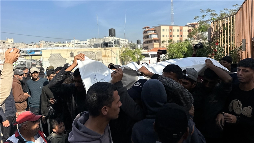 الجيش الإسرائيلي يقتل فلسطينيا ويصيب طفلة جنوبي غزة