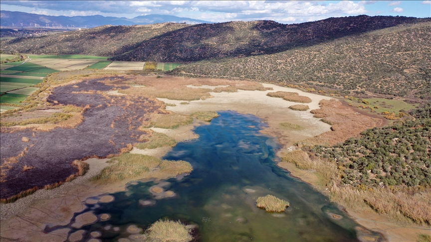 تركيا.. جفاف بحيرة عذاب بسبب قلة الأمطار
