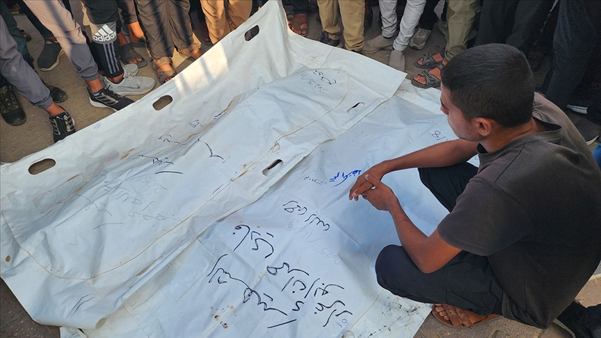 Uzmanlara göre İsrail, Refah'ta "savaş dışı" kalmış Filistinlilere saldırarak savaş suçu işliyor