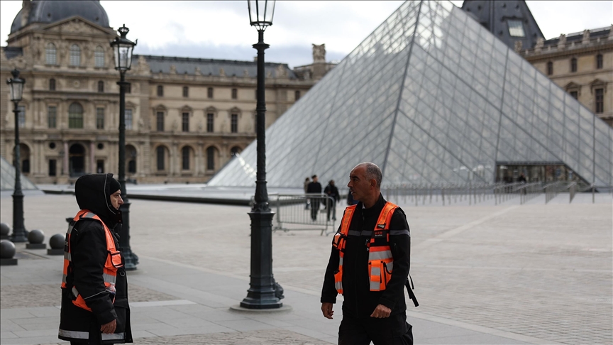 Casse du Louvre : un quatrième membre présumé du commando écroué