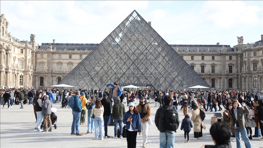 France charges 4th suspect in Louvre jewel heist