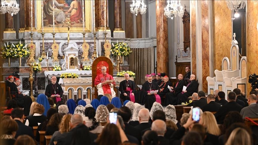 Serokê Vatîkanê Papa Leoyê 14emîn li Dêra Katolîkan a Ruhê Pîroz a li Stenbolê gotarek pêşkêş kir