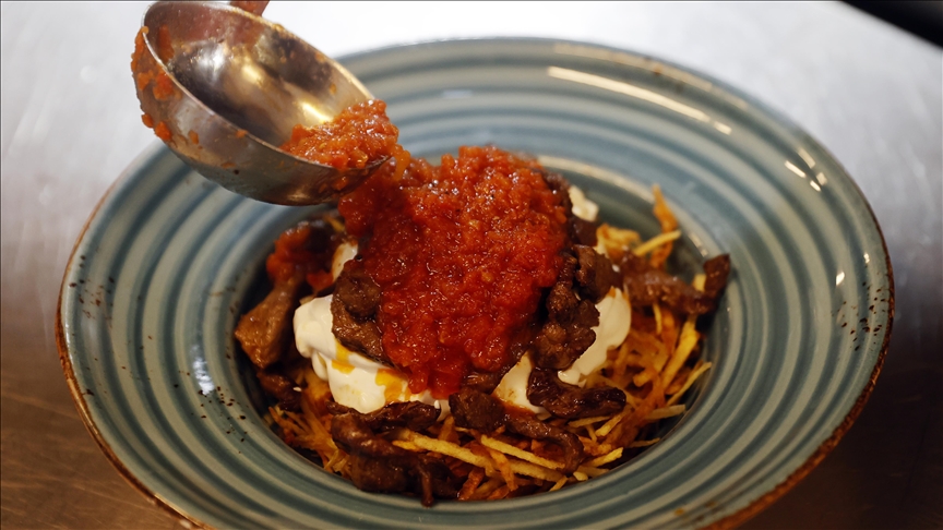 Bodrum'un tescilli çökertme kebabı gastronomi listesindeki sırasıyla da lezzetini kanıtladı