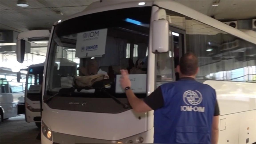 لبنان.. نحو 150 نازحا سوريا يعودون طوعا إلى بلادهم